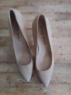Salone Monet Women's Beige Pointed-Toe Pumps